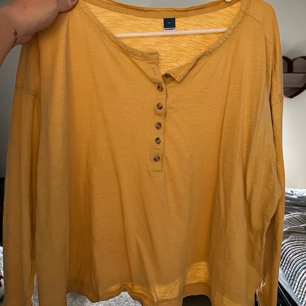2 Old navy 3/4 length shirts